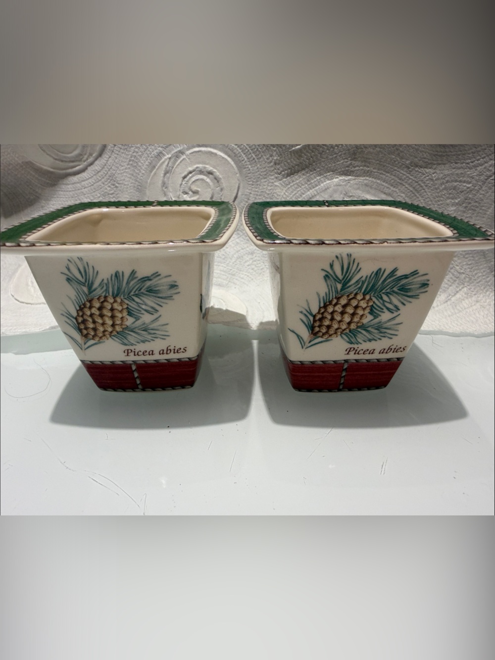 Wedgwood Sarah’s Garden Holiday Pinecone Pots 4.5 wide 2.5 tall
